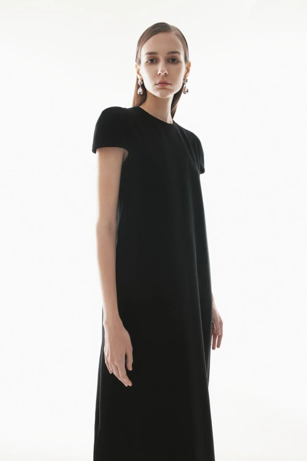 Jezebel Cocoon Round Neck Crepe Calf Length Dress